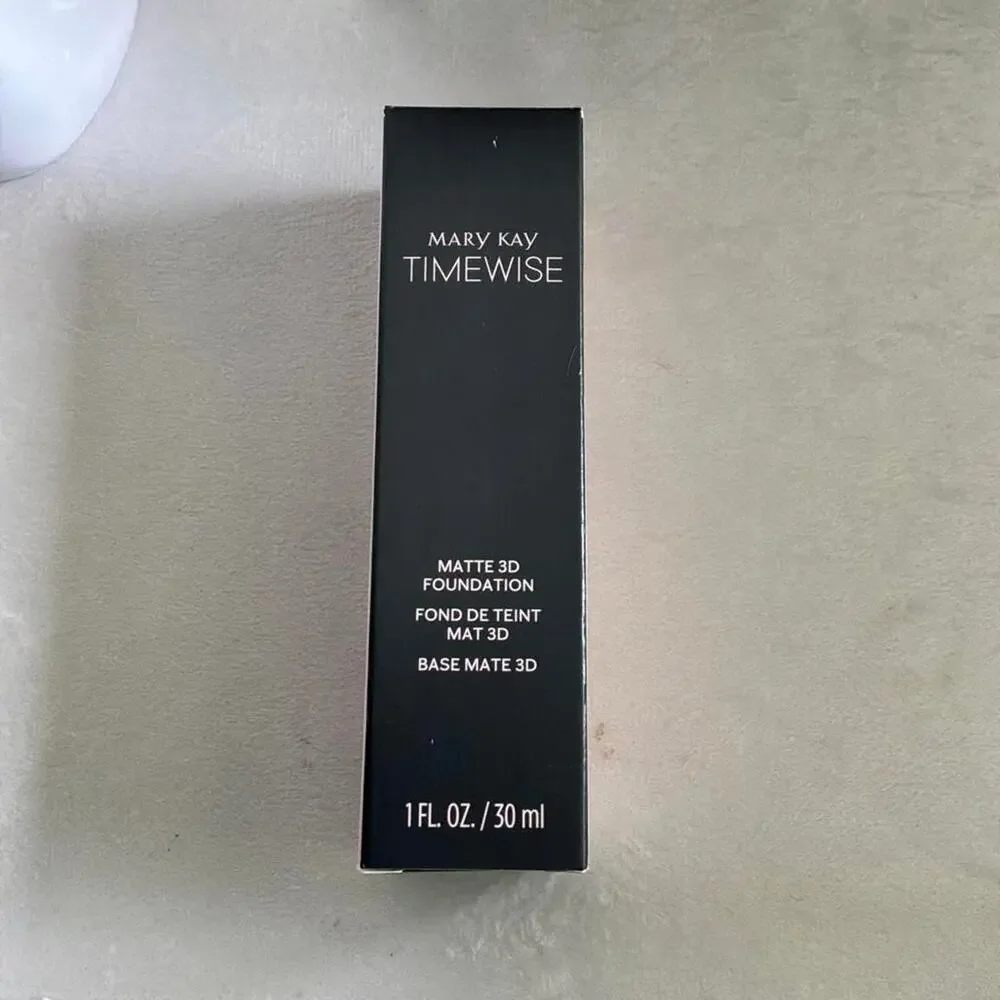 Mary Kay TimeWise Matte 3D Foundation in Ivory/ivore N 160